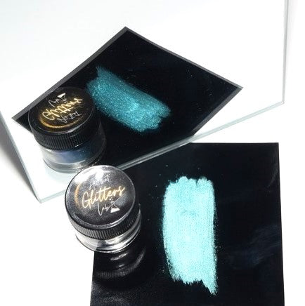 Styla Blue hypershift pigment & mica glitter
